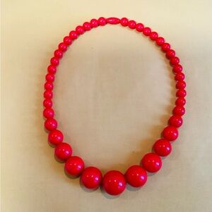 1970s Cherry Red Graduated Beaded Necklace